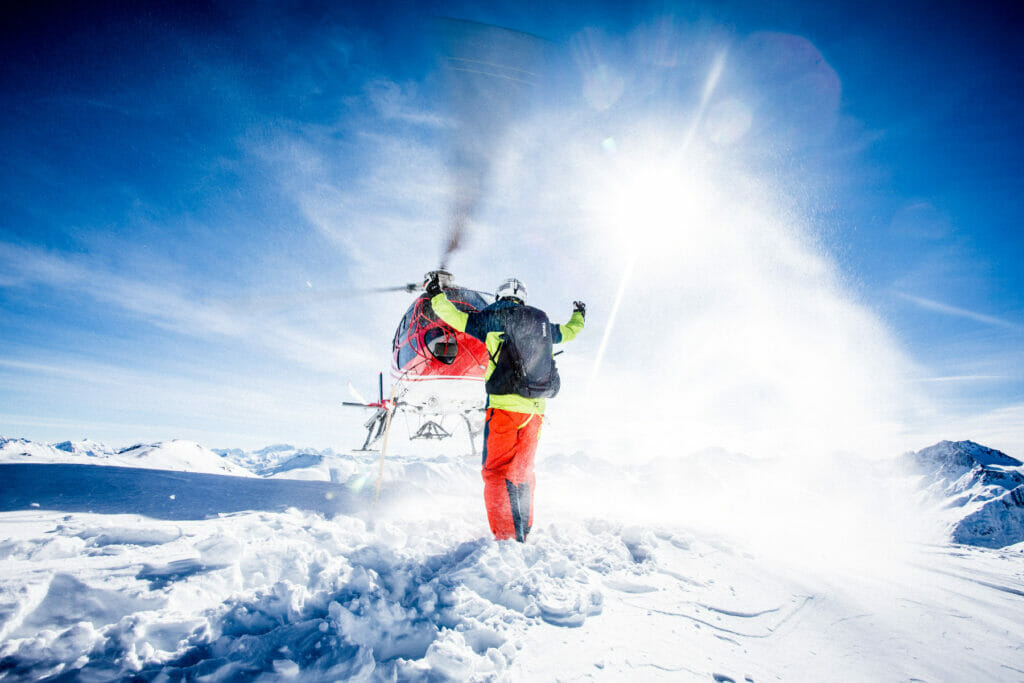 Mountain guide instructs helicopter in Livigno