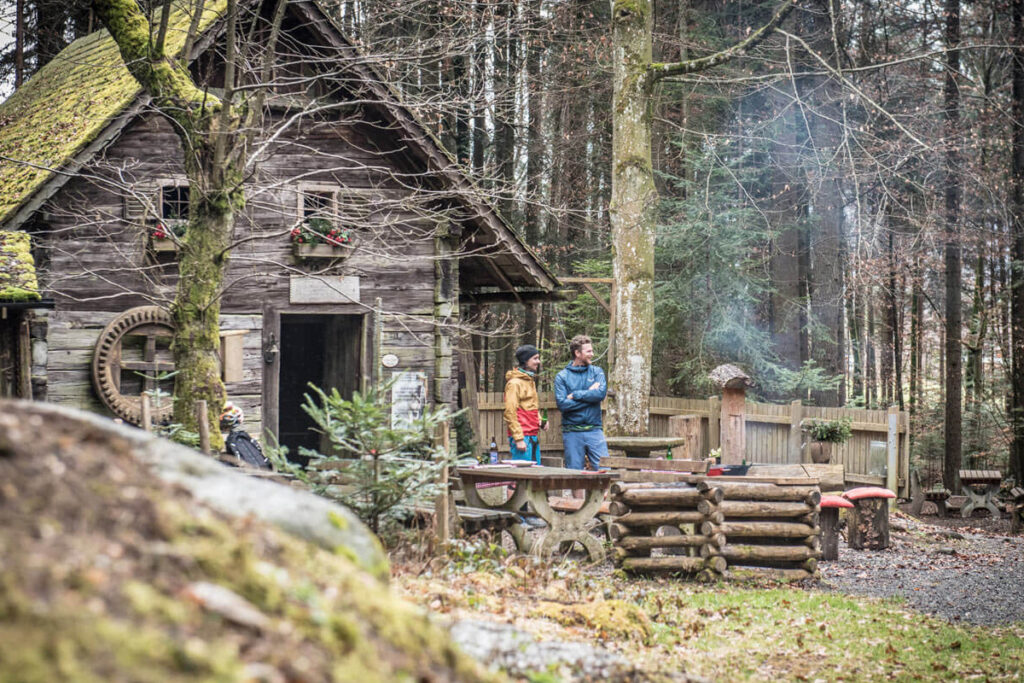 Hütte im Wald im Joglland