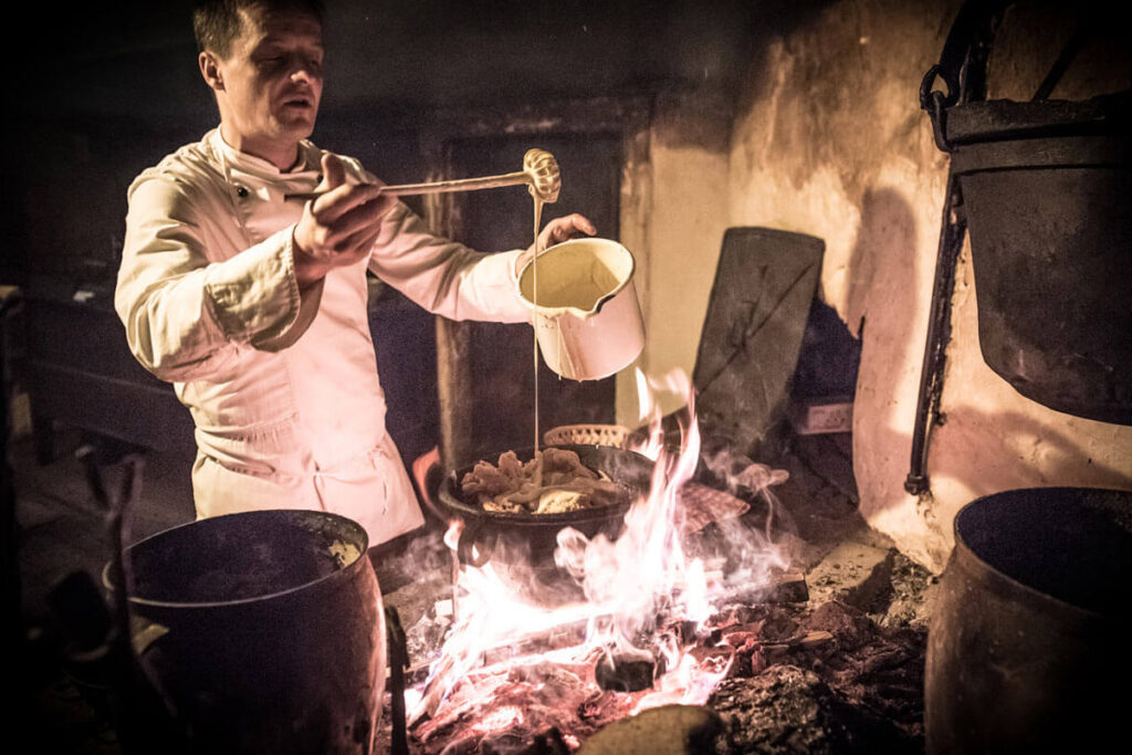 Cooking over an open fire in Joglland