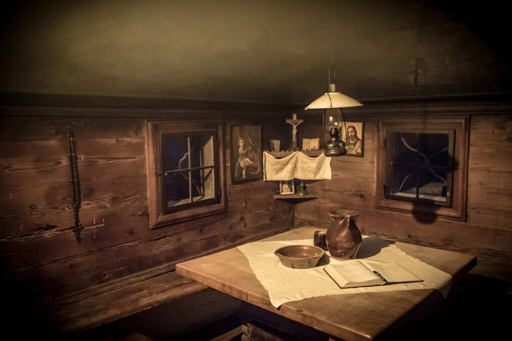Old hut room in Joglland