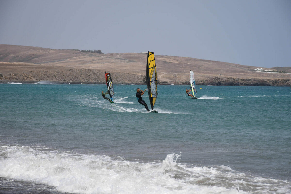 Windsurfer am Stand Matas Bay