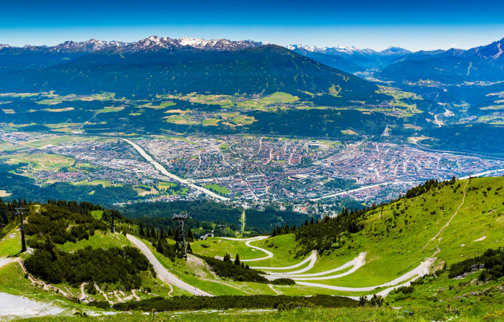 Blick auf Hauptstadt Innsbruck in Tirol