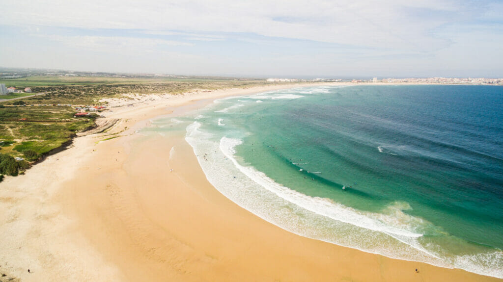 Luftaufnahme,vom,Surfen,in,Baleal,bei,Peniche,Portugal